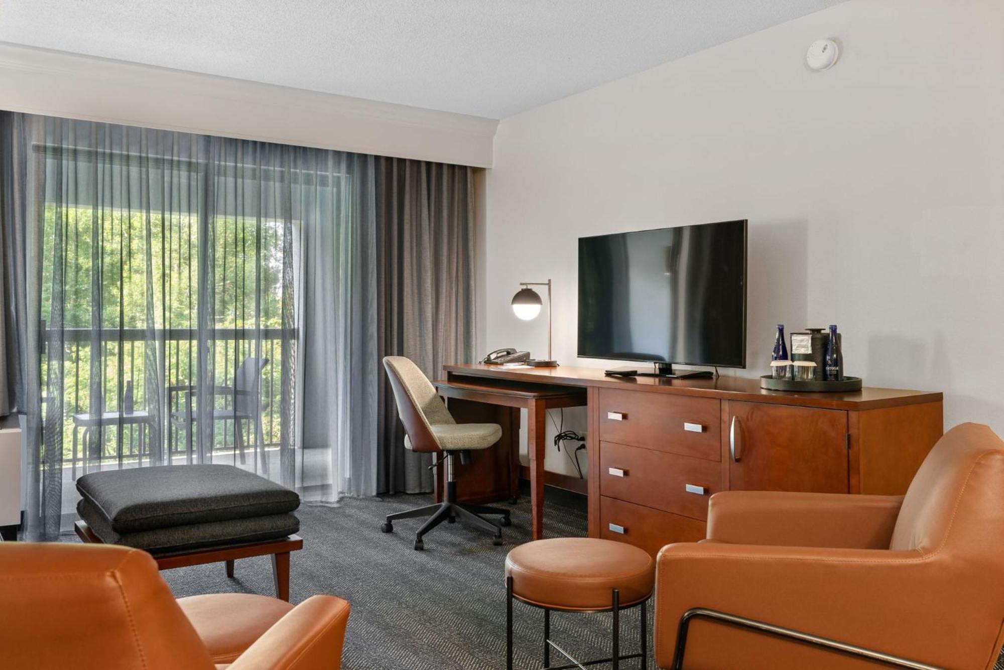 Courtyard Burlington Williston Otel Dış mekan fotoğraf