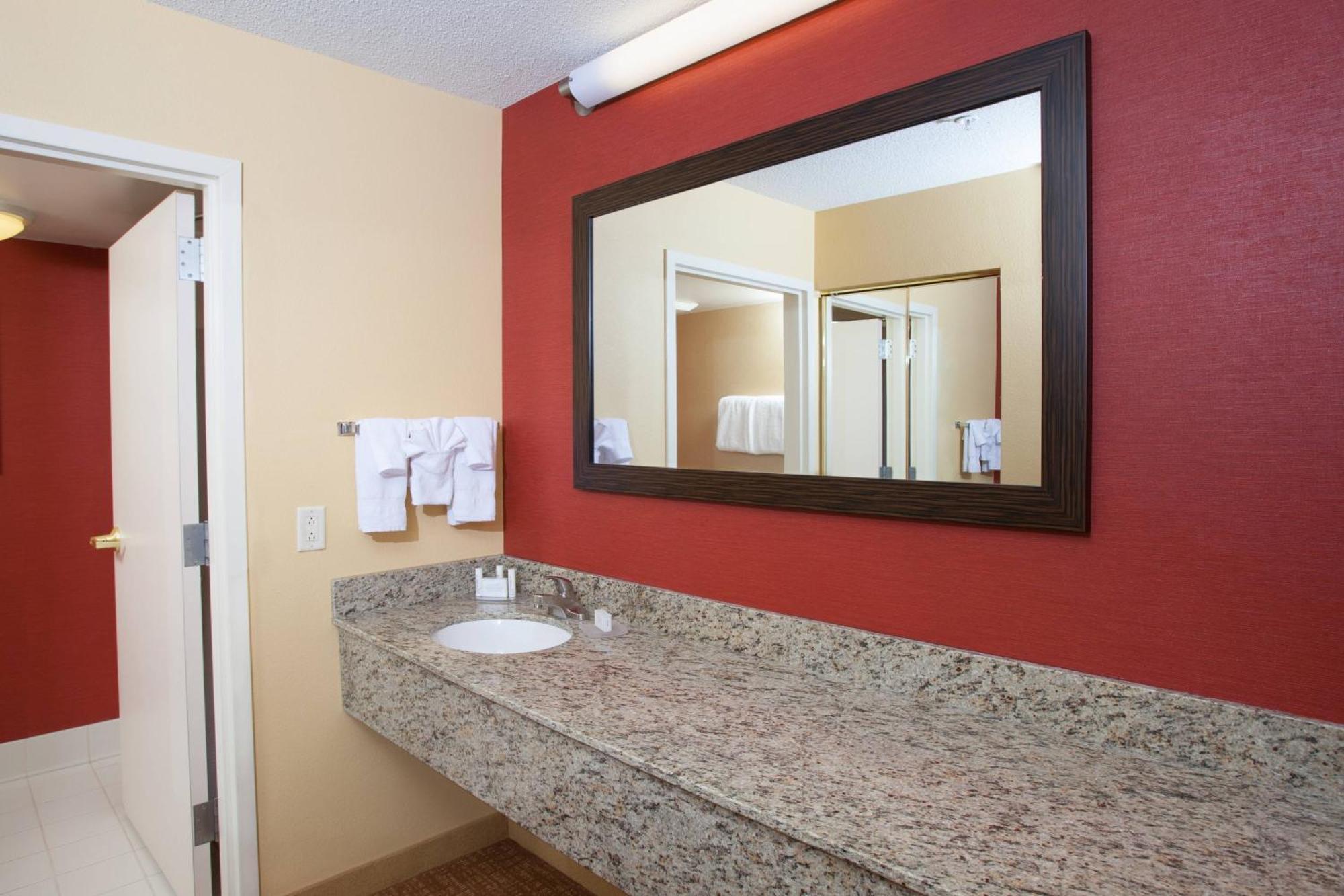 Courtyard Burlington Williston Otel Dış mekan fotoğraf