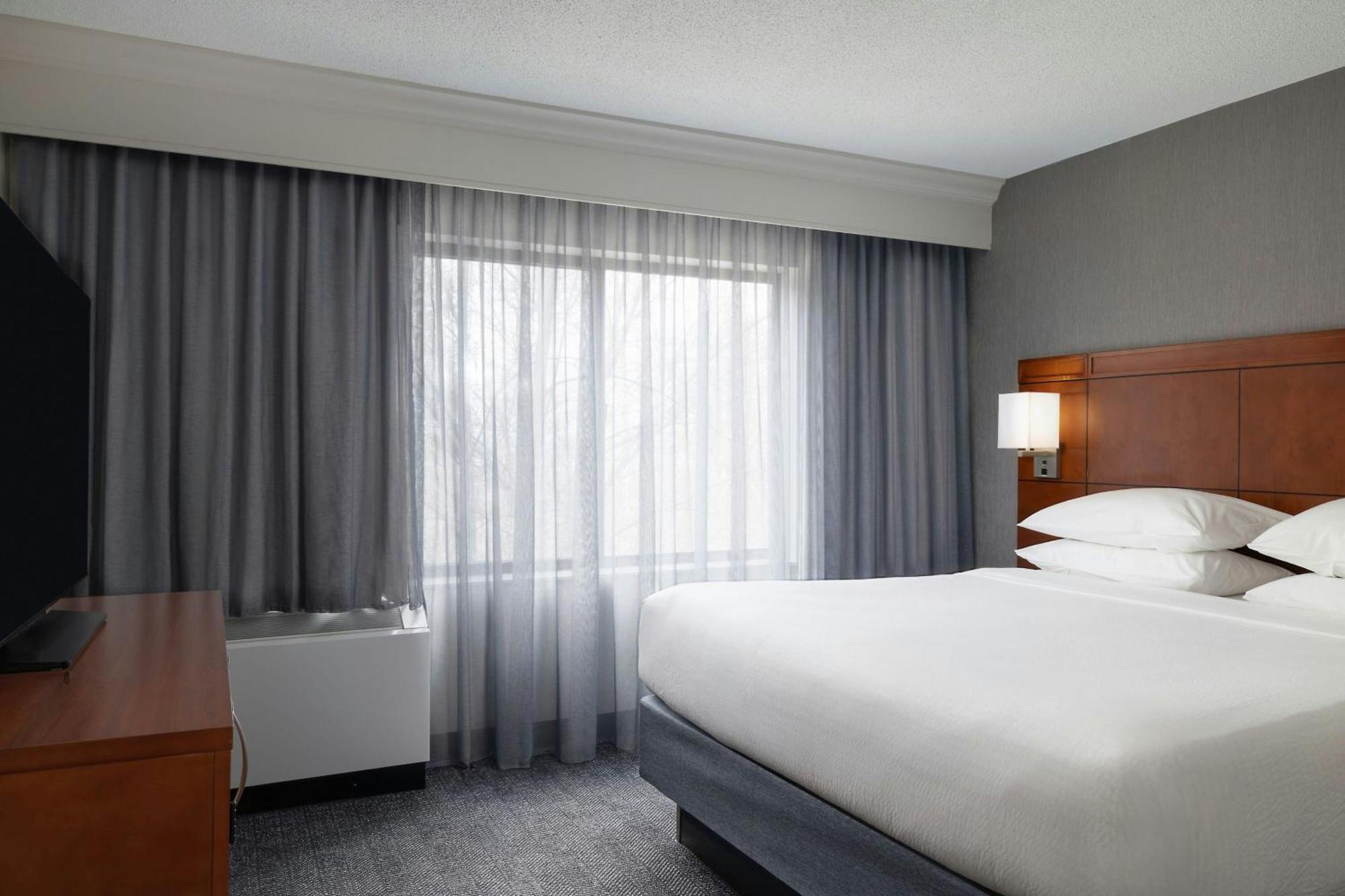 Courtyard Burlington Williston Otel Dış mekan fotoğraf
